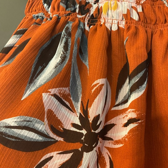 BNWOT - Tularosa Floral Smocked Waist Short MD - Picture 8 of 9